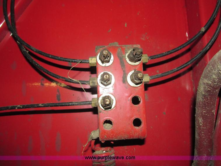 image for item G8874 2005 New Holland BR780 round baler