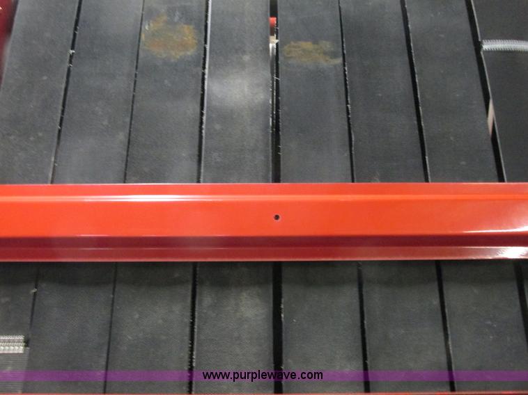 image for item G8874 2005 New Holland BR780 round baler