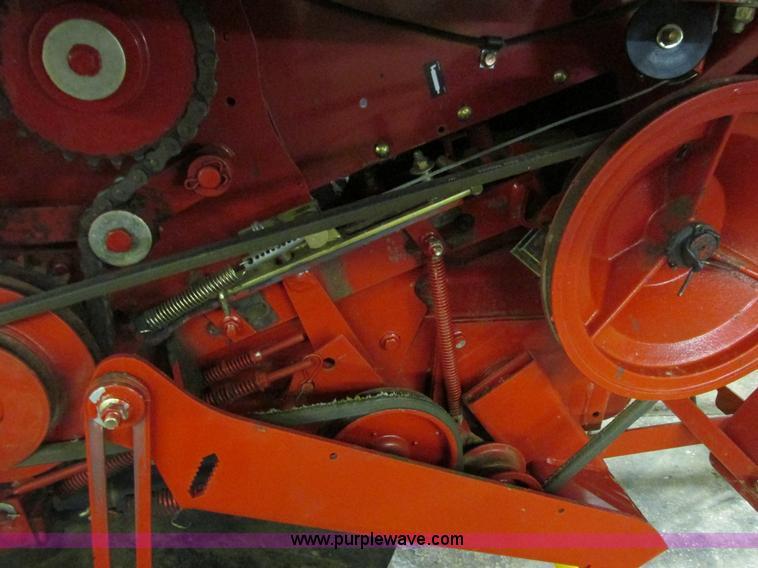 image for item G8874 2005 New Holland BR780 round baler