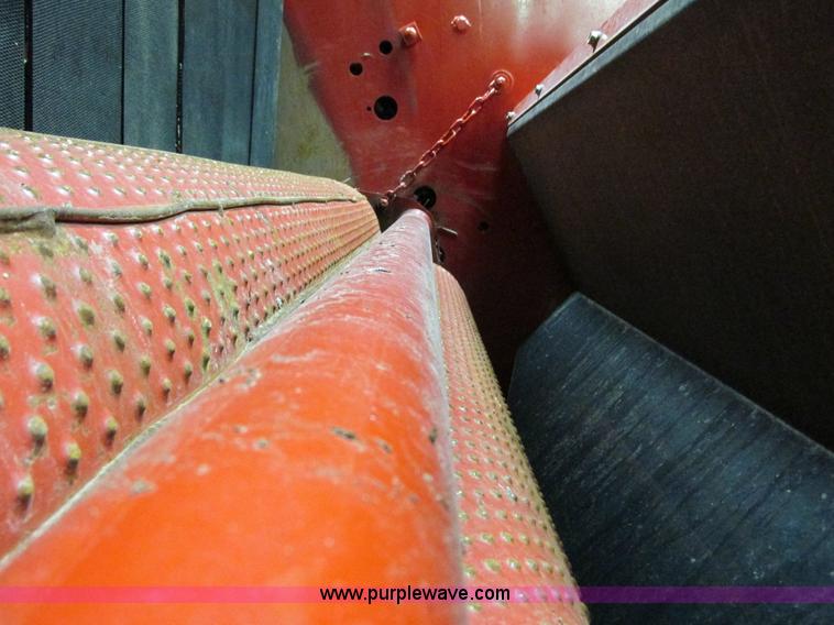 image for item G8874 2005 New Holland BR780 round baler