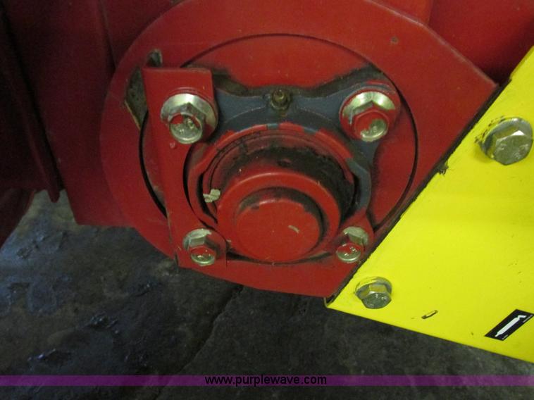 image for item G8874 2005 New Holland BR780 round baler