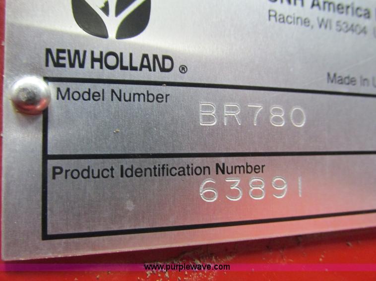 image for item G8874 2005 New Holland BR780 round baler