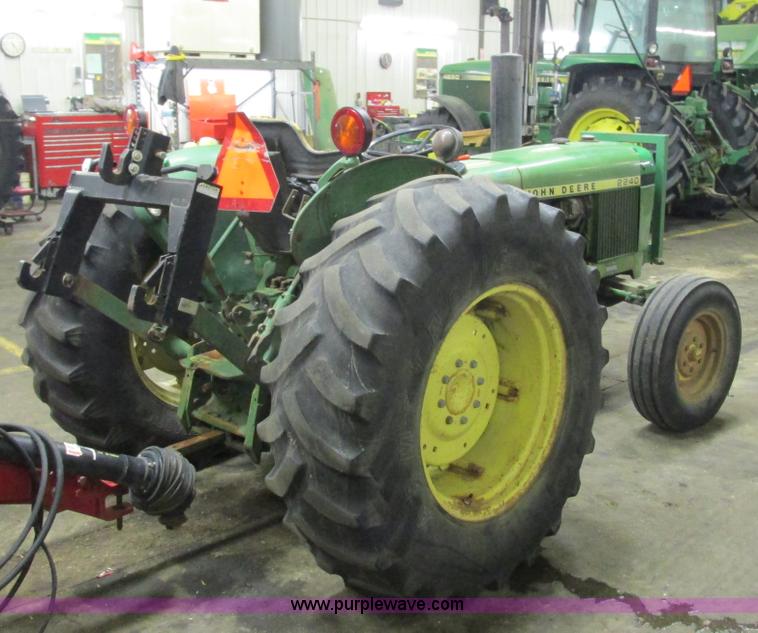 image for item G8875 1978 John Deere 2240 tractor