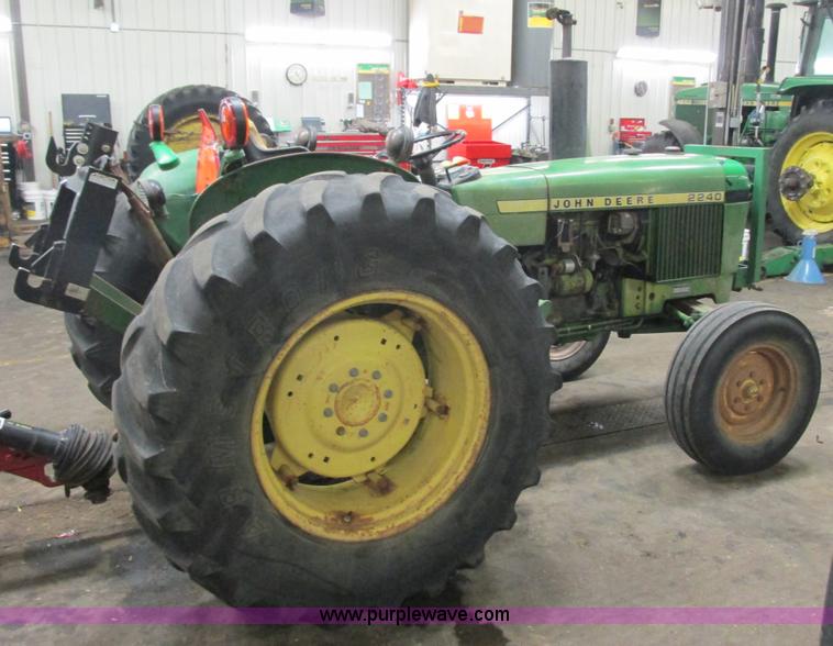 image for item G8875 1978 John Deere 2240 tractor