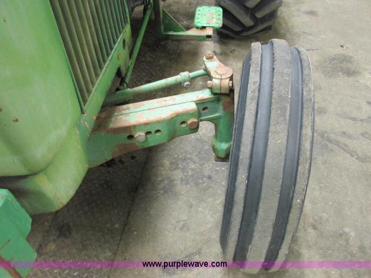 image for item G8875 1978 John Deere 2240 tractor