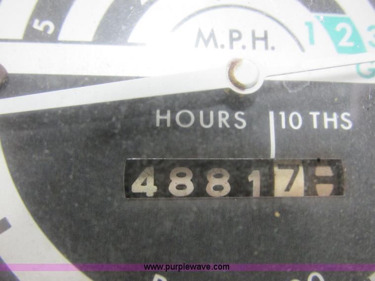 image for item G8875 1978 John Deere 2240 tractor