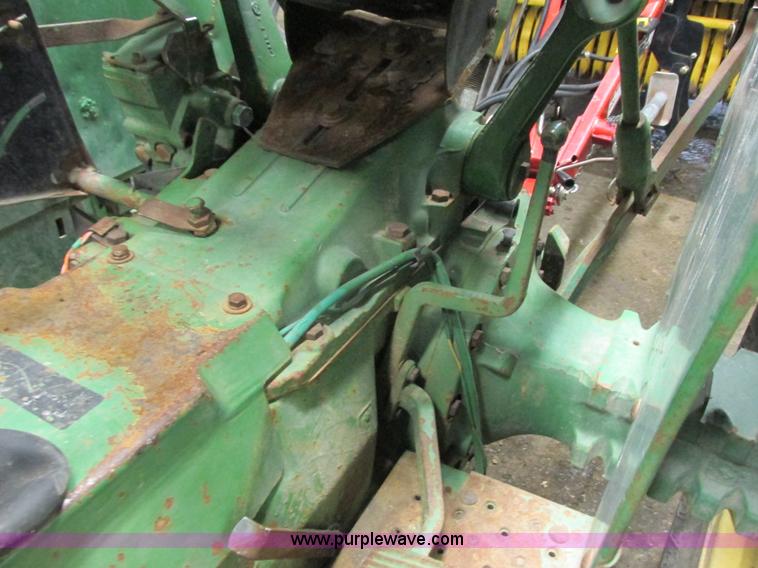 image for item G8875 1978 John Deere 2240 tractor
