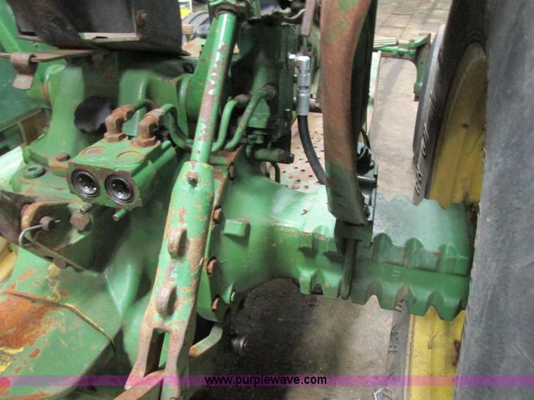 image for item G8875 1978 John Deere 2240 tractor