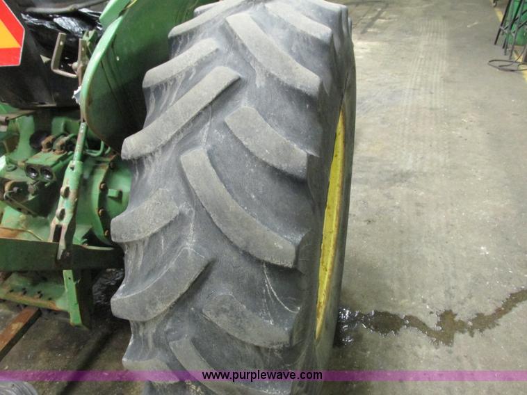 image for item G8875 1978 John Deere 2240 tractor