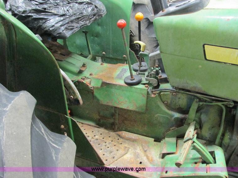 image for item G8875 1978 John Deere 2240 tractor