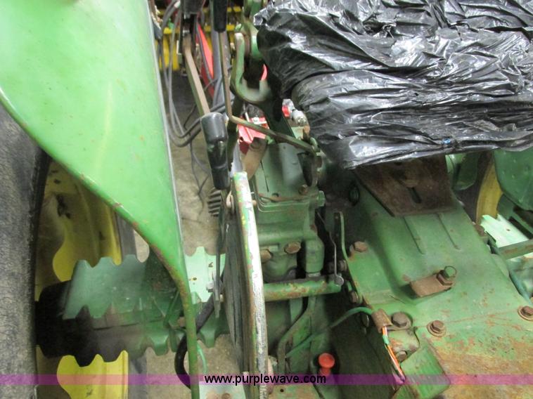 image for item G8875 1978 John Deere 2240 tractor
