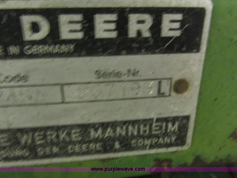 image for item G8875 1978 John Deere 2240 tractor