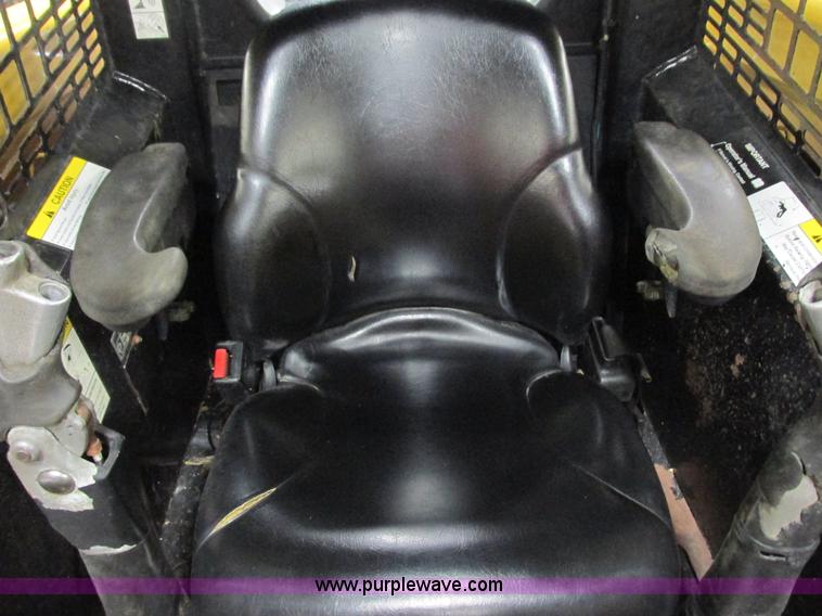 image for item G8876 2001 John Deere 250 skid steer