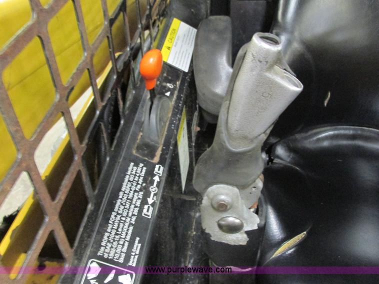 image for item G8876 2001 John Deere 250 skid steer