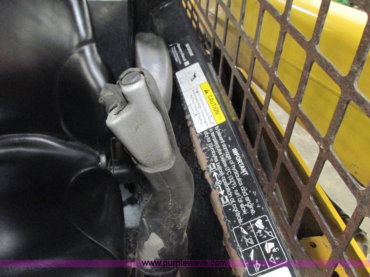 image for item G8876 2001 John Deere 250 skid steer