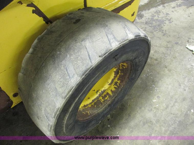 image for item G8876 2001 John Deere 250 skid steer