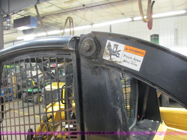 image for item G8876 2001 John Deere 250 skid steer