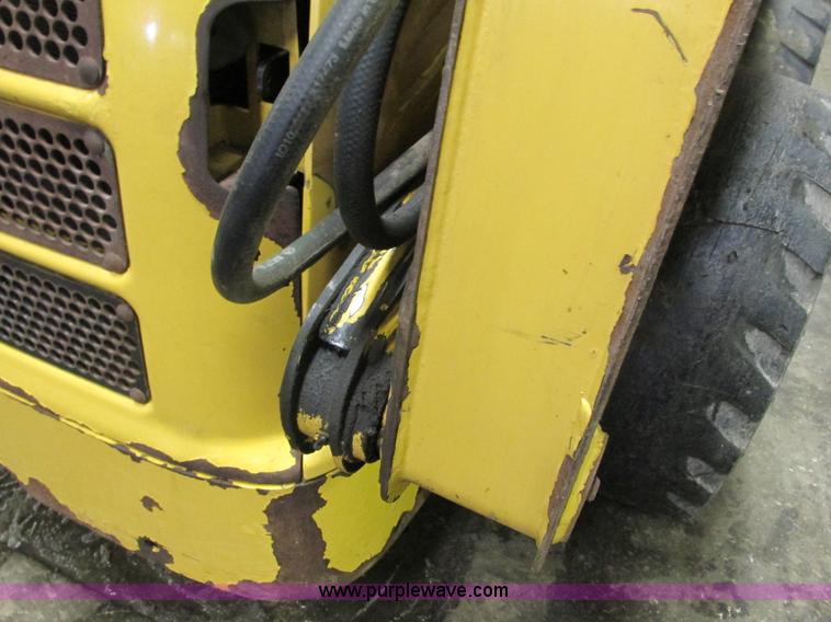 image for item G8876 2001 John Deere 250 skid steer