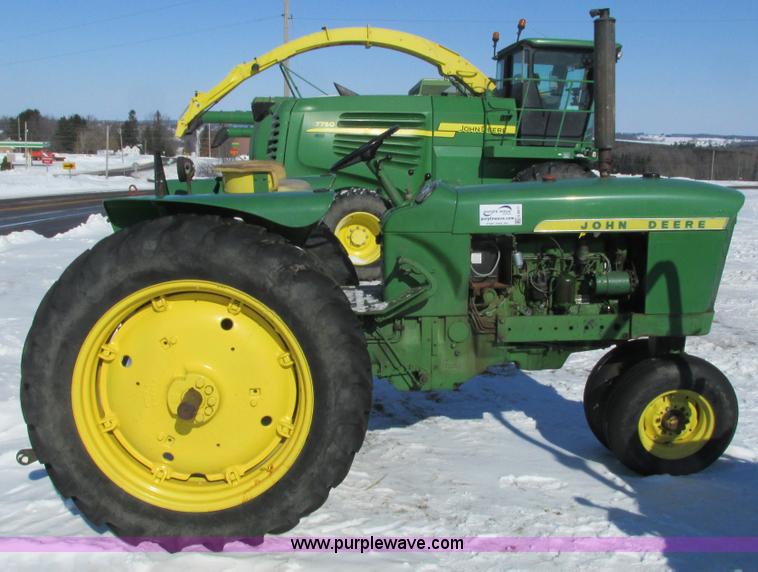image for item G8877 1963 John Deere 2010 tractor