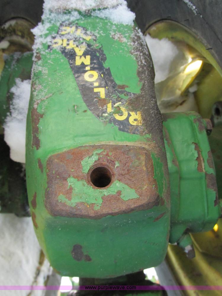 image for item G8877 1963 John Deere 2010 tractor