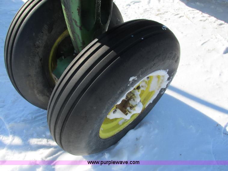 image for item G8877 1963 John Deere 2010 tractor