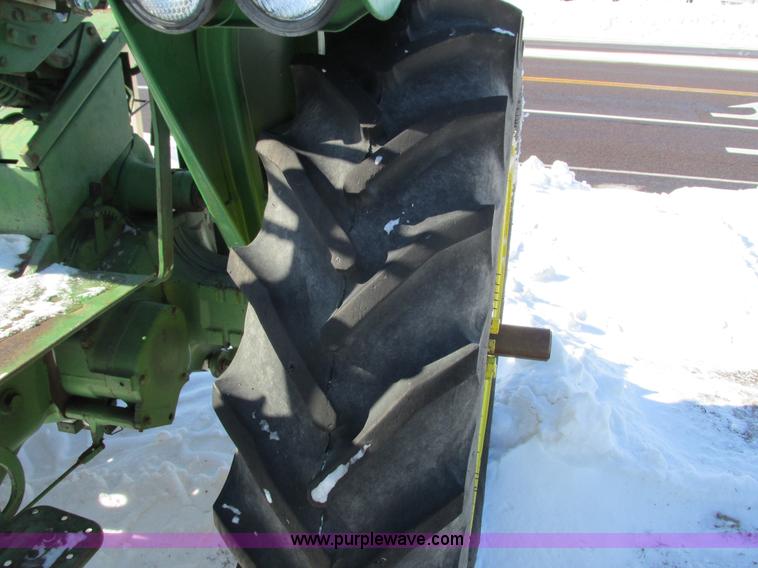 image for item G8877 1963 John Deere 2010 tractor