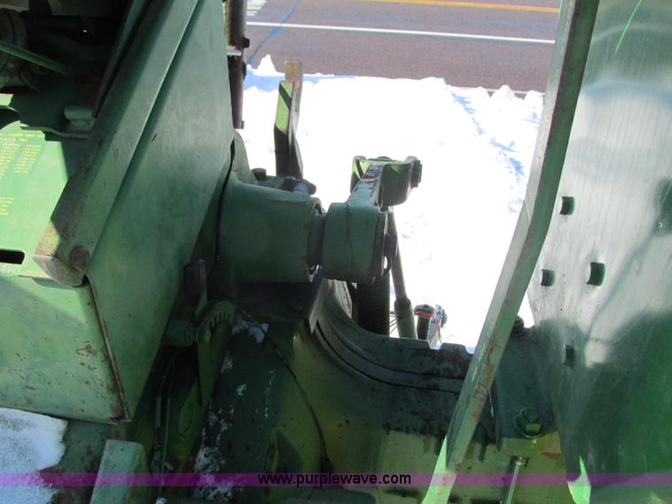 image for item G8877 1963 John Deere 2010 tractor