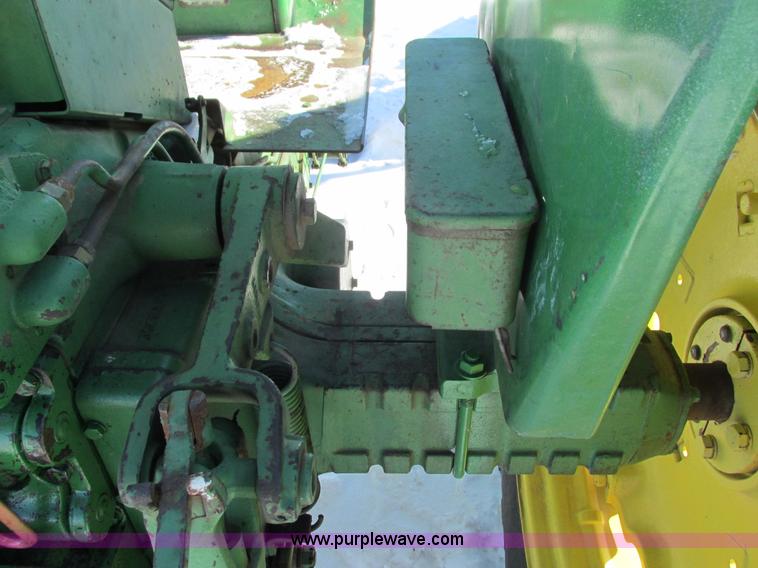 image for item G8877 1963 John Deere 2010 tractor