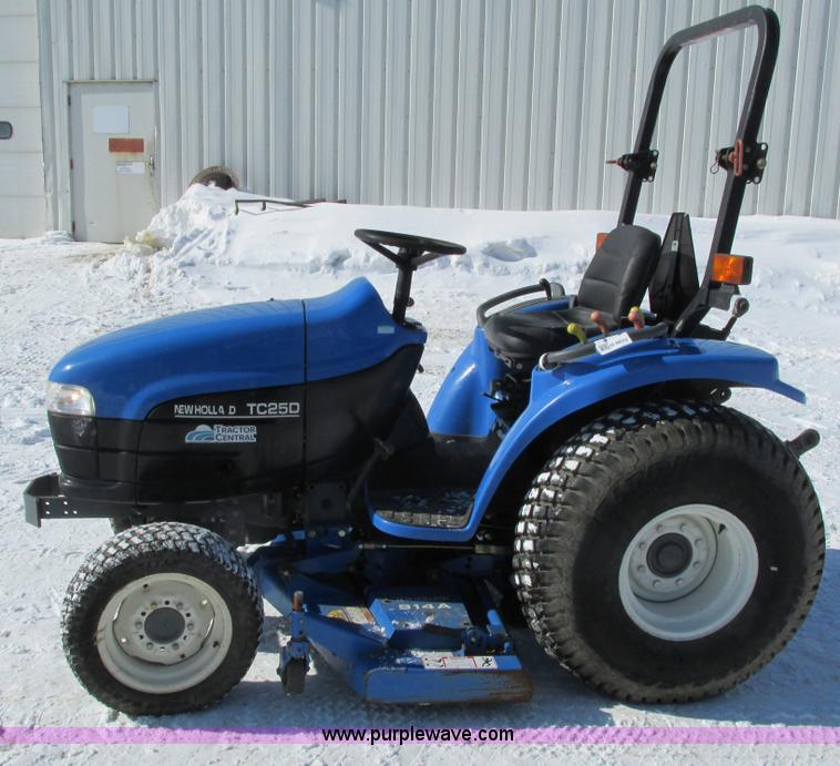 image for item G8879 2001 New Holland TC25D MFWD garden tractor