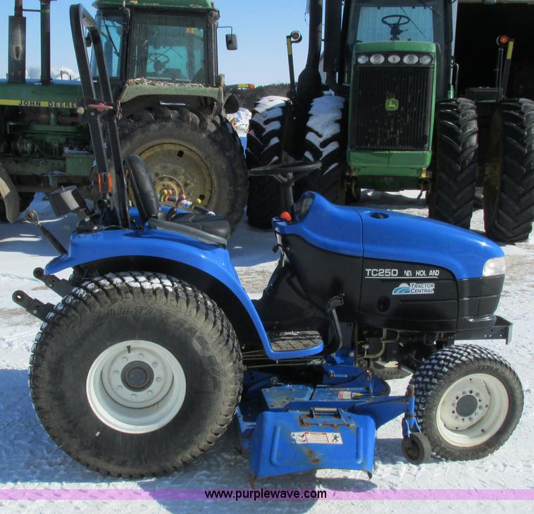 image for item G8879 2001 New Holland TC25D MFWD garden tractor