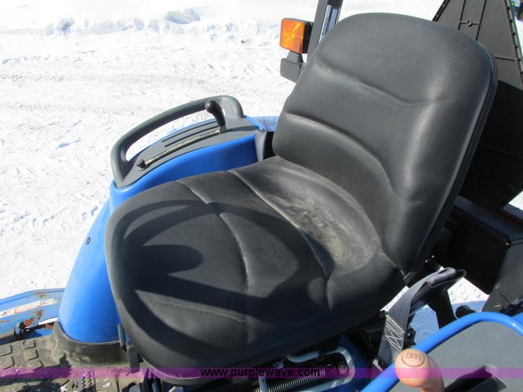 image for item G8879 2001 New Holland TC25D MFWD garden tractor