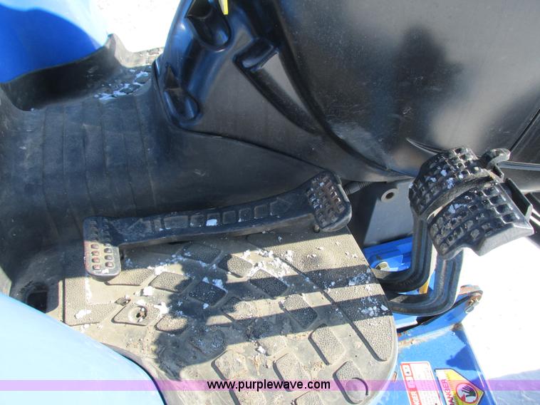 image for item G8879 2001 New Holland TC25D MFWD garden tractor