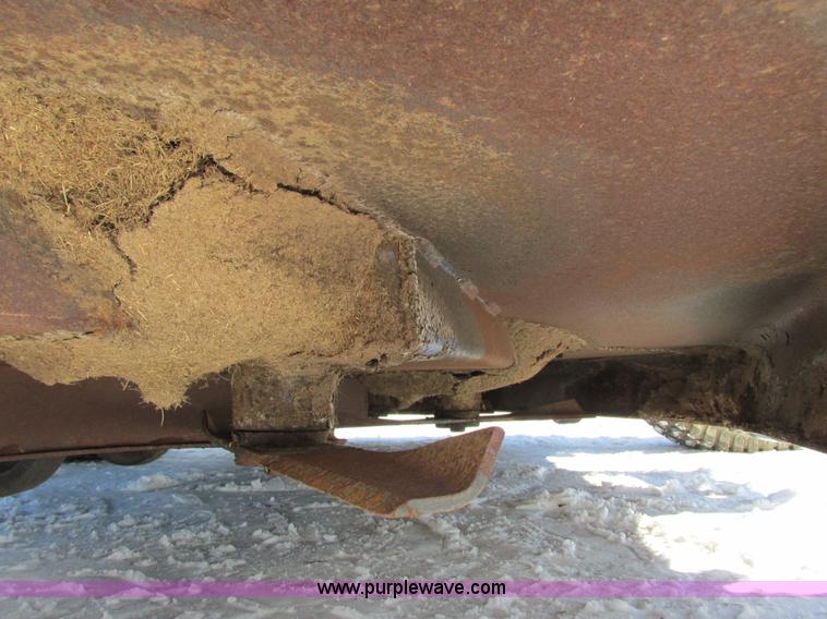 image for item G8879 2001 New Holland TC25D MFWD garden tractor