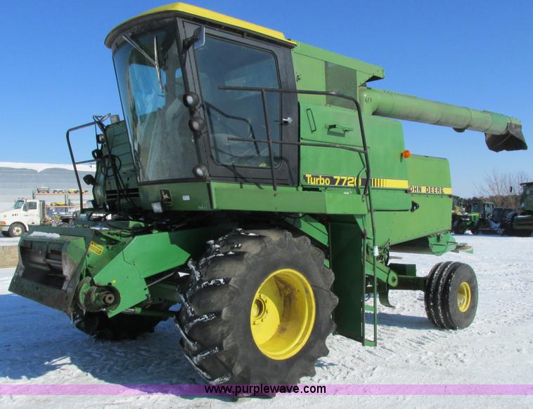 image for item G8880 1984 John Deere 7720 Turbo combine