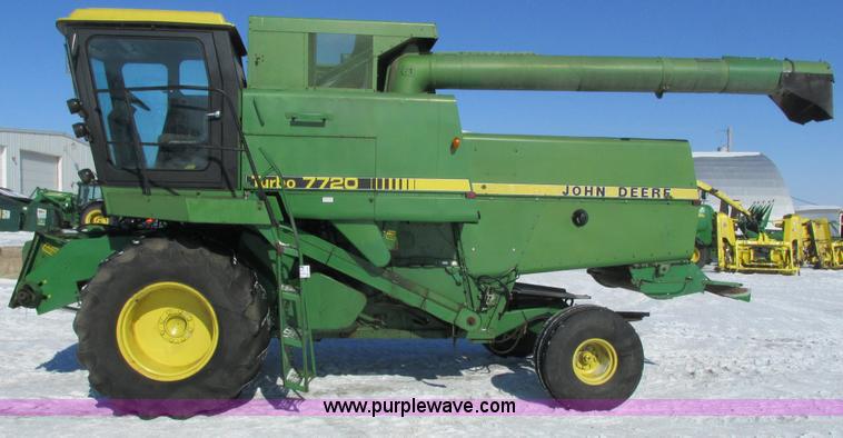 image for item G8880 1984 John Deere 7720 Turbo combine