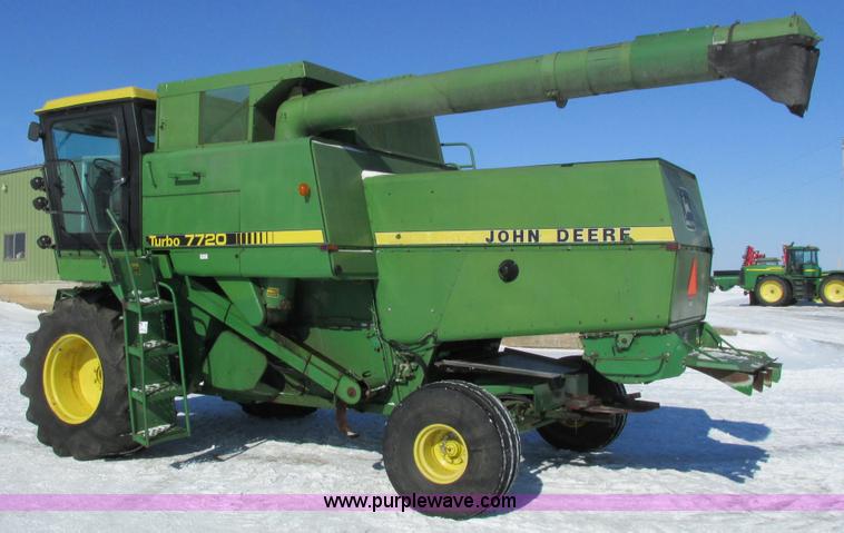 image for item G8880 1984 John Deere 7720 Turbo combine