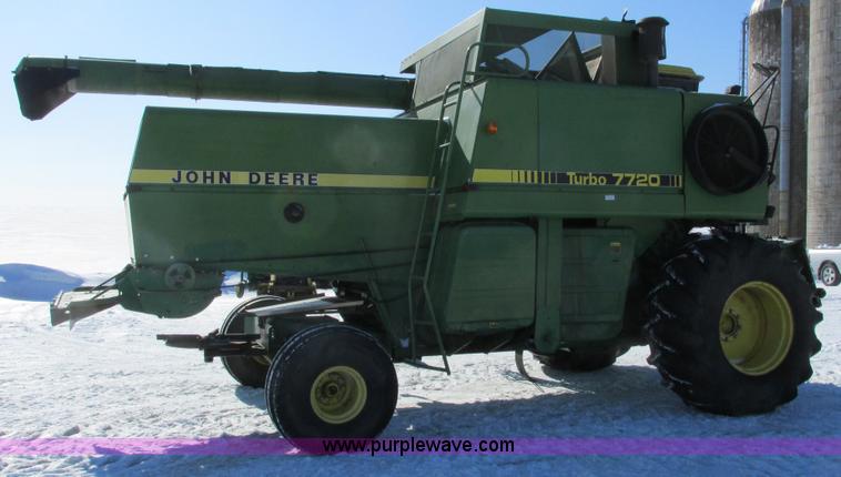 image for item G8880 1984 John Deere 7720 Turbo combine