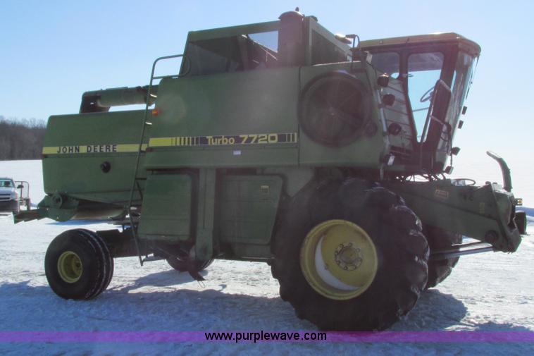 image for item G8880 1984 John Deere 7720 Turbo combine
