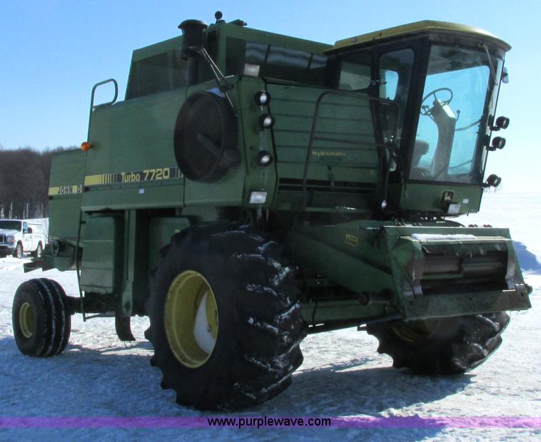 image for item G8880 1984 John Deere 7720 Turbo combine
