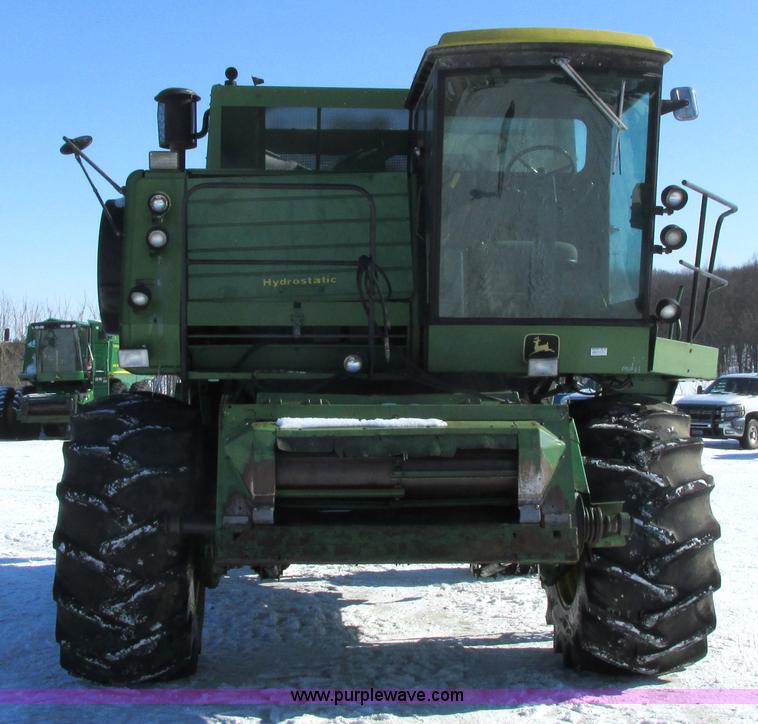 image for item G8880 1984 John Deere 7720 Turbo combine