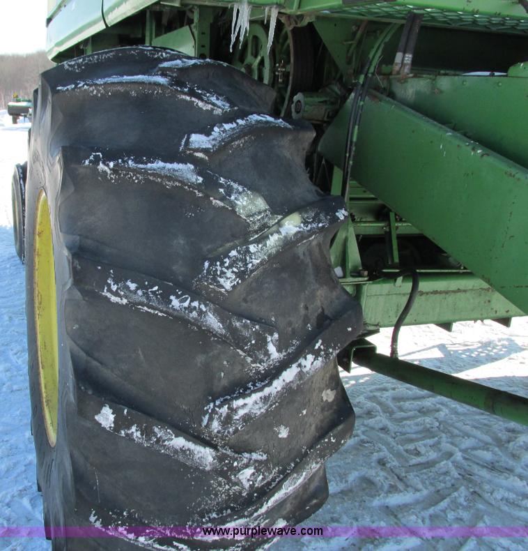 image for item G8880 1984 John Deere 7720 Turbo combine