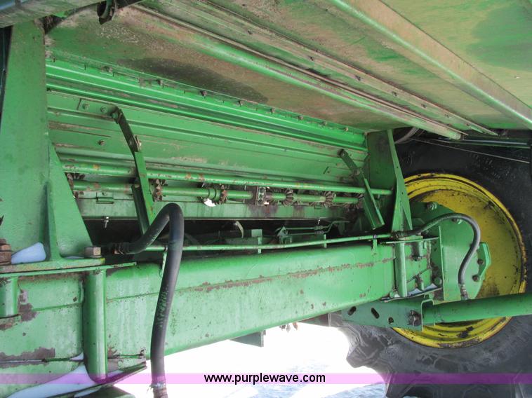 image for item G8880 1984 John Deere 7720 Turbo combine