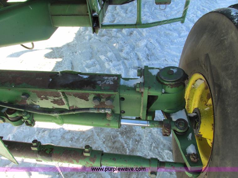image for item G8880 1984 John Deere 7720 Turbo combine