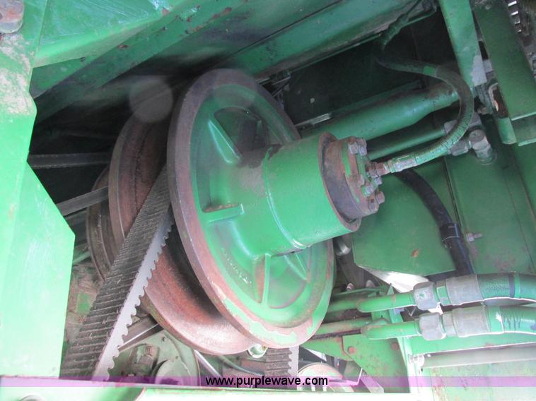 image for item G8880 1984 John Deere 7720 Turbo combine