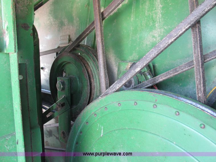 image for item G8880 1984 John Deere 7720 Turbo combine