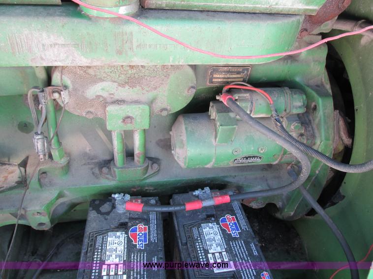 image for item G8880 1984 John Deere 7720 Turbo combine