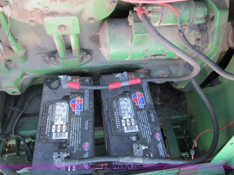 image for item G8880 1984 John Deere 7720 Turbo combine