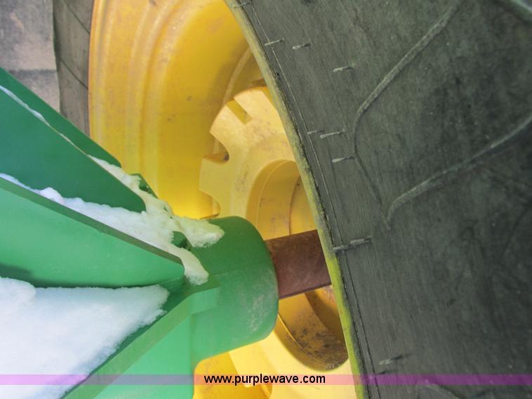 image for item G8882 2012 John Deere 9460R 4WD tractor