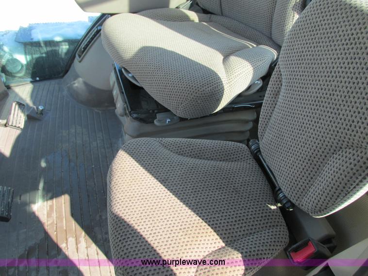 image for item G8882 2012 John Deere 9460R 4WD tractor