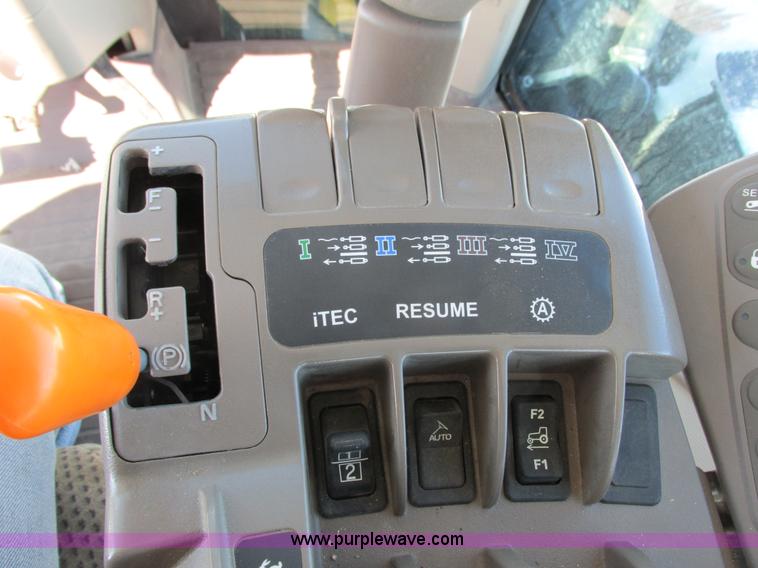 image for item G8882 2012 John Deere 9460R 4WD tractor